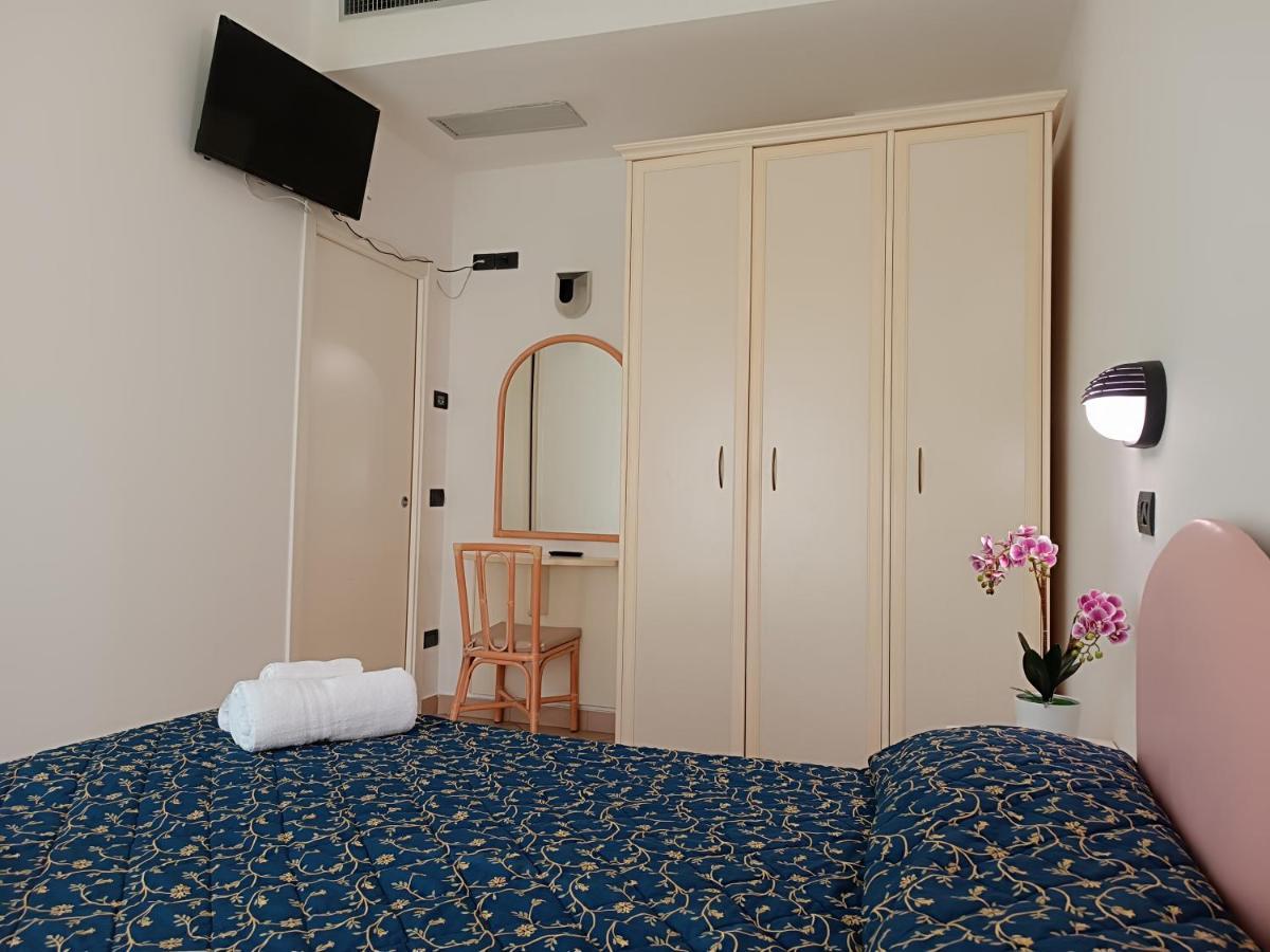 Residence Queen Mary Cattolica Dış mekan fotoğraf